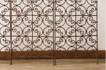 フランスアンティーク　　おしゃれなデザインが目を惹く!ロートアイアンの三連パーテーション(間仕切り、衝立て、つい立て、鉄柵)(R-067907)