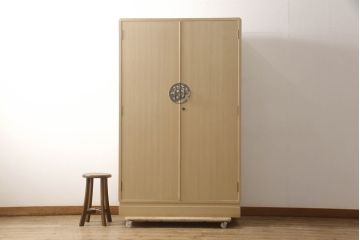 中古　伝統工芸士　吉沢昭次作　細やかな意匠が施された金具が魅力的な加茂桐箪笥(胴丸、桐たんす、衣装箪笥、着物箪笥、収納箪笥、和タンス、引き出し)(R-067909)