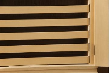 中古　伝統工芸士　吉沢昭次作　細やかな意匠が施された金具が魅力的な加茂桐箪笥(胴丸、桐たんす、衣装箪笥、着物箪笥、収納箪笥、和タンス、引き出し)(R-067909)