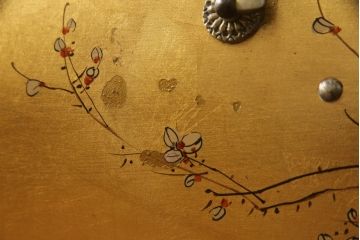 中古　美品!!　シノワズリ様式　優美で華やかな装飾が見事な猫脚チェスト(コモード、サイドボード、サイドチェスト、引き出し、中国美術)(R-067910)