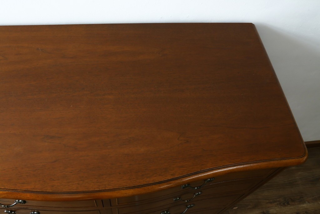 中古　美品　DREXEL HERITAGE(ドレクセルヘリテイジ)　Touraine(ツーレイン)　マホガニー材製の贅沢なアンティーク調チェスト　(R-067912)