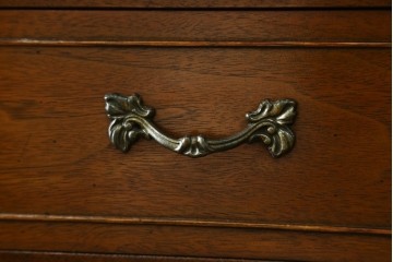 中古　美品　DREXEL HERITAGE(ドレクセルヘリテイジ)　Touraine(ツーレイン)　マホガニー材製の贅沢なアンティーク調チェスト　(R-067912)