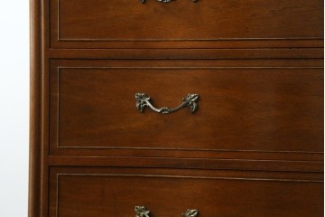 中古　美品　DREXEL HERITAGE(ドレクセルヘリテイジ)　Touraine(ツーレイン)　マホガニー材製の贅沢なアンティーク調チェスト　(R-067912)