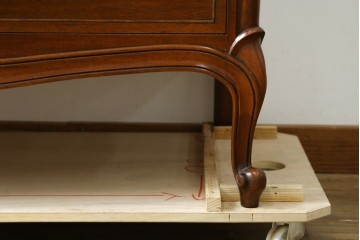 中古　美品　DREXEL HERITAGE(ドレクセルヘリテイジ)　Touraine(ツーレイン)　マホガニー材製の贅沢なアンティーク調チェスト　(R-067912)