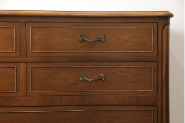 中古　美品　DREXEL HERITAGE(ドレクセルヘリテイジ)　Touraine(ツーレイン)　マホガニー材製の贅沢なアンティーク調チェスト(引き出し、サイドチェスト)(R-067912)