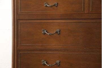 中古　美品　DREXEL HERITAGE(ドレクセルヘリテイジ)　Touraine(ツーレイン)　マホガニー材製の贅沢なアンティーク調チェスト(引き出し、サイドチェスト)(R-067912)