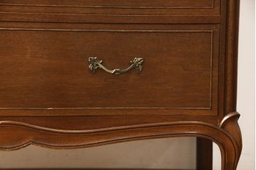 中古　美品　DREXEL HERITAGE(ドレクセルヘリテイジ)　Touraine(ツーレイン)　マホガニー材製の贅沢なアンティーク調チェスト(引き出し、サイドチェスト)(R-067912)