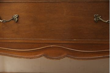中古　美品　DREXEL HERITAGE(ドレクセルヘリテイジ)　Touraine(ツーレイン)　マホガニー材製の贅沢なアンティーク調チェスト(引き出し、サイドチェスト)(R-067912)