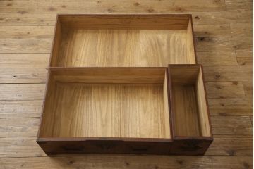 和製アンティーク　最高級特注品!!　図録掲載品　総欅(ケヤキ)材　内部桐(キリ)材　金具の立派な六丁引き庄内箪笥(時代箪笥、重ね箪笥、衣装タンス、整理たんす、収納タンス、引き出し)(R-067915)