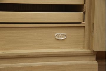 中古　美品　伝統工芸士　田澤謙介作　繊細な金具が上品な雰囲気を演出する加茂総桐箪笥(大丸、四方丸、桐たんす、着物箪笥、引き出し、衣装タンス、和タンス)(R-067916)