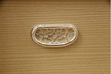 中古　美品　伝統工芸士　田澤謙介作　繊細な金具が上品な雰囲気を演出する加茂総桐箪笥(大丸、四方丸、桐たんす、着物箪笥、引き出し、衣装タンス、和タンス)(R-067916)