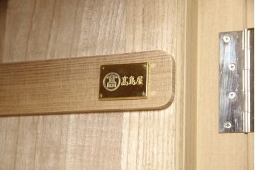 中古　美品　伝統工芸士　田澤謙介作　繊細な金具が上品な雰囲気を演出する加茂総桐箪笥(大丸、四方丸、桐たんす、着物箪笥、引き出し、衣装タンス、和タンス)(R-067916)