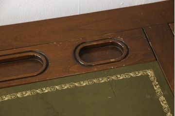 イギリスビンテージ　クラシカルなデザインが魅力のスライド補助天板付きレザートップ両袖机(デスク、ワークデスク、在宅用、在宅ワーク用、ヴィンテージ、英国)(R-067917)