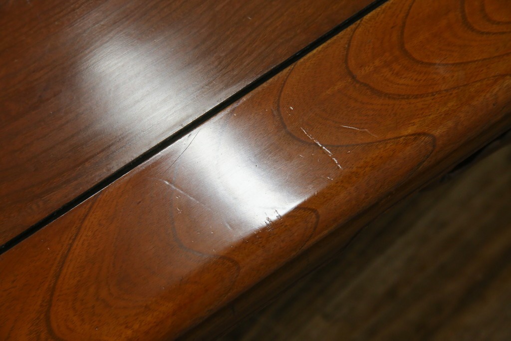 和製アンティーク　最高級　総欅(ケヤキ)材　滑らかな曲線と透かし彫りが美しい!上質な空間を演出する座卓　(R-067918)