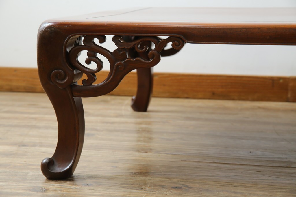 和製アンティーク　最高級　総欅(ケヤキ)材　滑らかな曲線と透かし彫りが美しい!上質な空間を演出する座卓　(R-067918)