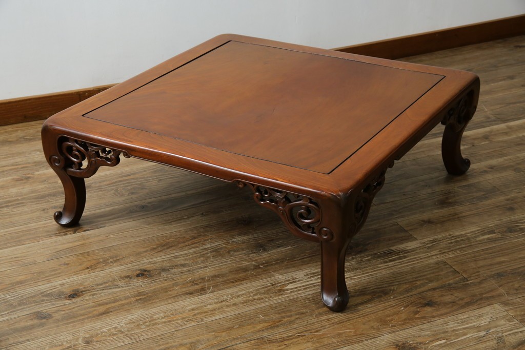 和製アンティーク　最高級　総欅(ケヤキ)材　滑らかな曲線と透かし彫りが美しい!上質な空間を演出する座卓　(R-067918)