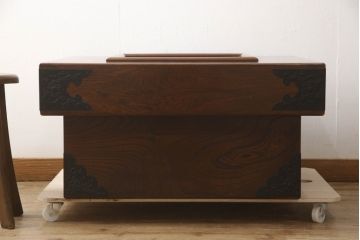 中古　美品　駿河民芸　民芸家具　美しい杢目と金具が目を引く角火鉢(木製火鉢、長火鉢、囲炉裏)(R-067920)