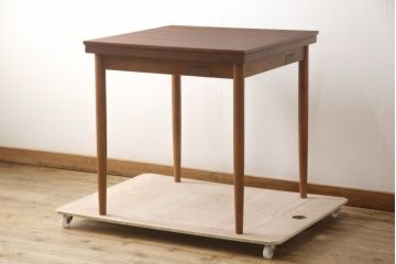 中古　激レア!!　希少!!　天童木工(Tendo)　ブラジレイラ(BRASILEIRA)　チークとローズウッドを使用した品のあるデザインが魅力のゲームテーブル(ダイニングテーブル、サイドテーブル、食卓、机、在宅ワーク用、在宅用、二人掛け、四人掛け、2人掛け、4人掛け)(R-067921)