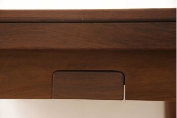 中古　激レア!!　希少!!　天童木工(Tendo)　ブラジレイラ(BRASILEIRA)　チークとローズウッドを使用した品のあるデザインが魅力のゲームテーブル(ダイニングテーブル、サイドテーブル、食卓、机、在宅ワーク用、在宅用、二人掛け、四人掛け、2人掛け、4人掛け)(R-067921)