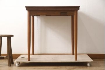 中古　激レア!!　希少!!　天童木工(Tendo)　ブラジレイラ(BRASILEIRA)　チークとローズウッドを使用した品のあるデザインが魅力のゲームテーブル(ダイニングテーブル、サイドテーブル、食卓、机、在宅ワーク用、在宅用、二人掛け、四人掛け、2人掛け、4人掛け)(R-067921)