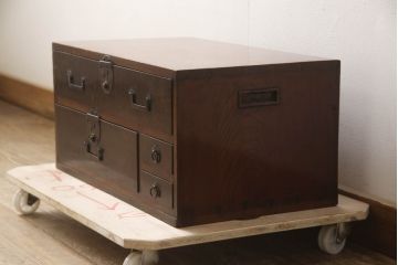 和製アンティーク　極上!!　総欅(ケヤキ)材　前面玉杢　角手型の銅金具が魅力の庄内知工箪笥(船箪笥、舟箪笥、小箪笥、小引き出し、卓上収納)(R-067923)