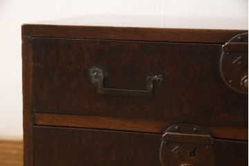 和製アンティーク　極上!!　総欅(ケヤキ)材　前面玉杢　角手型の銅金具が魅力の庄内知工箪笥(船箪笥、舟箪笥、小箪笥、小引き出し、卓上収納)(R-067923)