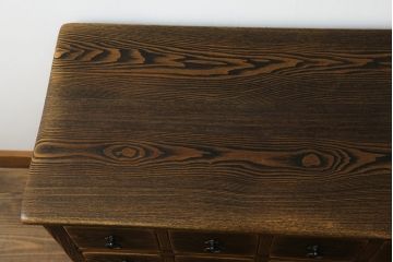 中古　美品　ナラ材　引き出し12杯　和モダンな佇まいが魅力的な脚付き民芸チェスト(サイドチェスト、サイドボード、引き出し)(R-067925)