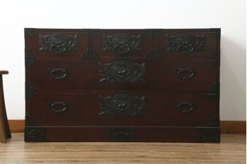 中古　美品!!　仙台民芸箪笥(仙台箪笥)　欅産業　品のある佇まいが美しい漆塗りの衣装箪笥(引き出し、チェスト、和たんす)(R-067927)