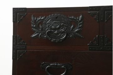 中古　美品!!　仙台民芸箪笥(仙台箪笥)　欅産業　品のある佇まいが美しい漆塗りの衣装箪笥(引き出し、チェスト、和たんす)(R-067927)