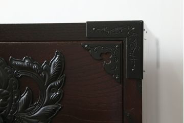 中古　美品!!　仙台民芸箪笥(仙台箪笥)　欅産業　品のある佇まいが美しい漆塗りの衣装箪笥(引き出し、チェスト、和たんす)(R-067927)