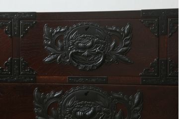 中古　美品!!　仙台民芸箪笥(仙台箪笥)　欅産業　品のある佇まいが美しい漆塗りの衣装箪笥(引き出し、チェスト、和たんす)(R-067927)