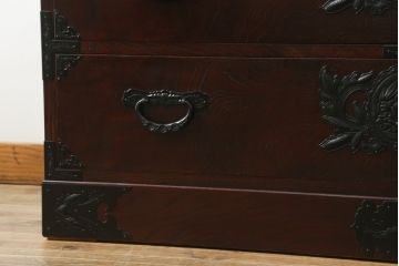 中古　美品!!　仙台民芸箪笥(仙台箪笥)　欅産業　品のある佇まいが美しい漆塗りの衣装箪笥(引き出し、チェスト、和たんす)(R-067927)