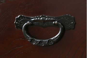 中古　美品!!　仙台民芸箪笥(仙台箪笥)　欅産業　品のある佇まいが美しい漆塗りの衣装箪笥(引き出し、チェスト、和たんす)(R-067927)