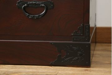 中古　美品!!　仙台民芸箪笥(仙台箪笥)　欅産業　品のある佇まいが美しい漆塗りの衣装箪笥(引き出し、チェスト、和たんす)(R-067927)