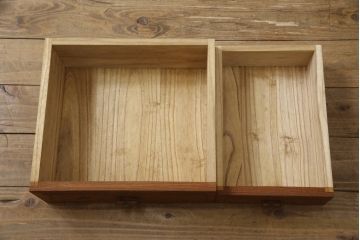 和製アンティーク　美品　最高級!!　総欅(ケヤキ)材　玉杢　指物工芸家具　品のある佇まいが美しい飾り棚(茶棚、違い棚、収納棚、戸棚)(R-067928)