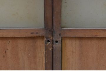 アンティーク建具　欅(ケヤキ)材　桜材　和モダンな雰囲気づくりにおすすめ!漆塗りの引き戸2枚セット(窓、板戸、ガラス戸、ガラス帯戸)(R-067932)