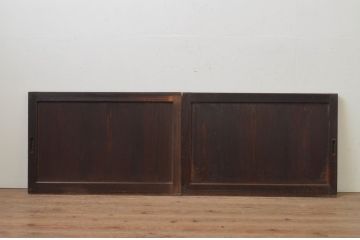 アンティーク建具　杉材　深みのある色合いが魅力的な板戸窓2枚セット(引き戸)(R-067935)