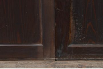 アンティーク建具　杉材　深みのある色合いが魅力的な板戸窓2枚セット(引き戸)(R-067935)