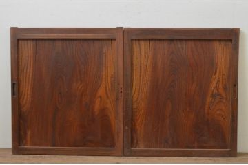 アンティーク建具　総欅(ケヤキ)材　温かみのある木目が味わい深い板戸窓2枚セット(引き戸)(R-067939)