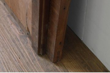 アンティーク建具　総欅(ケヤキ)材　温かみのある木目が味わい深い板戸窓2枚セット(引き戸)(R-067939)