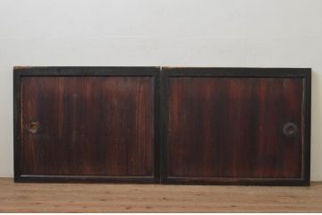 アンティーク建具　杉材のすすけた味わいが魅力の板戸窓2枚セット(引き戸)(R-067941)