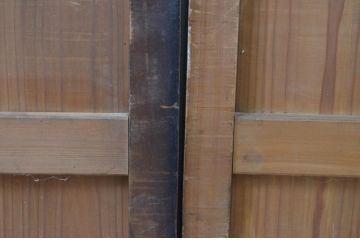 アンティーク建具　杉材のすすけた味わいが魅力の板戸窓2枚セット(引き戸)(R-067941)