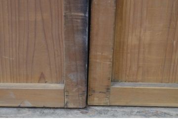 アンティーク建具　杉材のすすけた味わいが魅力の板戸窓2枚セット(引き戸)(R-067941)