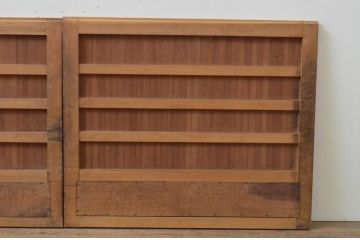アンティーク建具　ヒノキ材と欅(ケヤキ)材の縦桟板戸窓2枚セット(引き戸、格子戸、鎧戸)(R-067945)