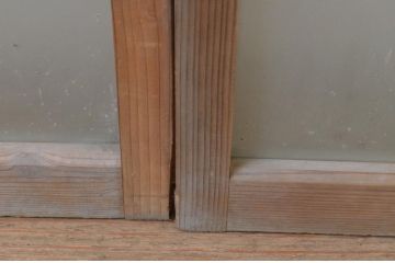 アンティーク建具　経年を感じさせる木味が魅力のガラス窓2枚セット(引き戸、ガラス戸)(R-067960)