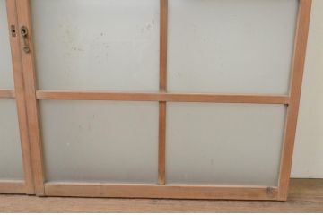 アンティーク建具　経年を感じさせる木味が魅力のガラス窓2枚セット(引き戸、ガラス戸)(R-067960)
