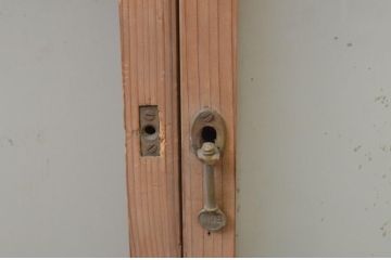 アンティーク建具　経年を感じさせる木味が魅力のガラス窓2枚セット(引き戸、ガラス戸)(R-067960)