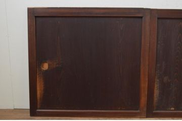 アンティーク建具　和の趣溢れる欅(ケヤキ)枠と杉板の板戸窓2枚セット(引き戸)(R-067962)