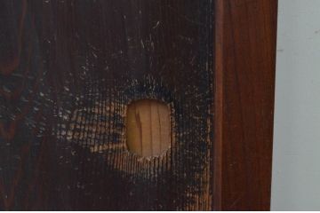 アンティーク建具　和の趣溢れる欅(ケヤキ)枠と杉板の板戸窓2枚セット(引き戸)(R-067962)