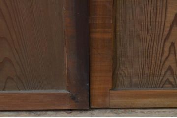 アンティーク建具　和の趣溢れる欅(ケヤキ)枠と杉板の板戸窓2枚セット(引き戸)(R-067962)